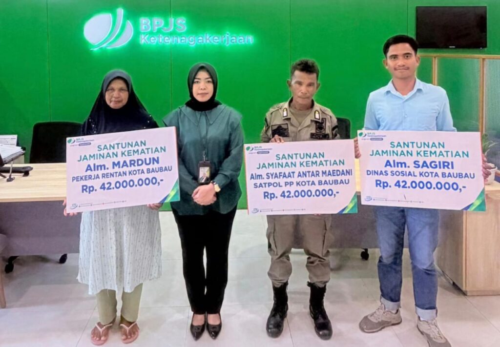 BPJS Ketenagakerjaan Baubau Serahkan Santunan JKM kepada Ahli Waris