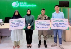 BPJS Ketenagakerjaan Baubau Serahkan Santunan JKM kepada Ahli Waris