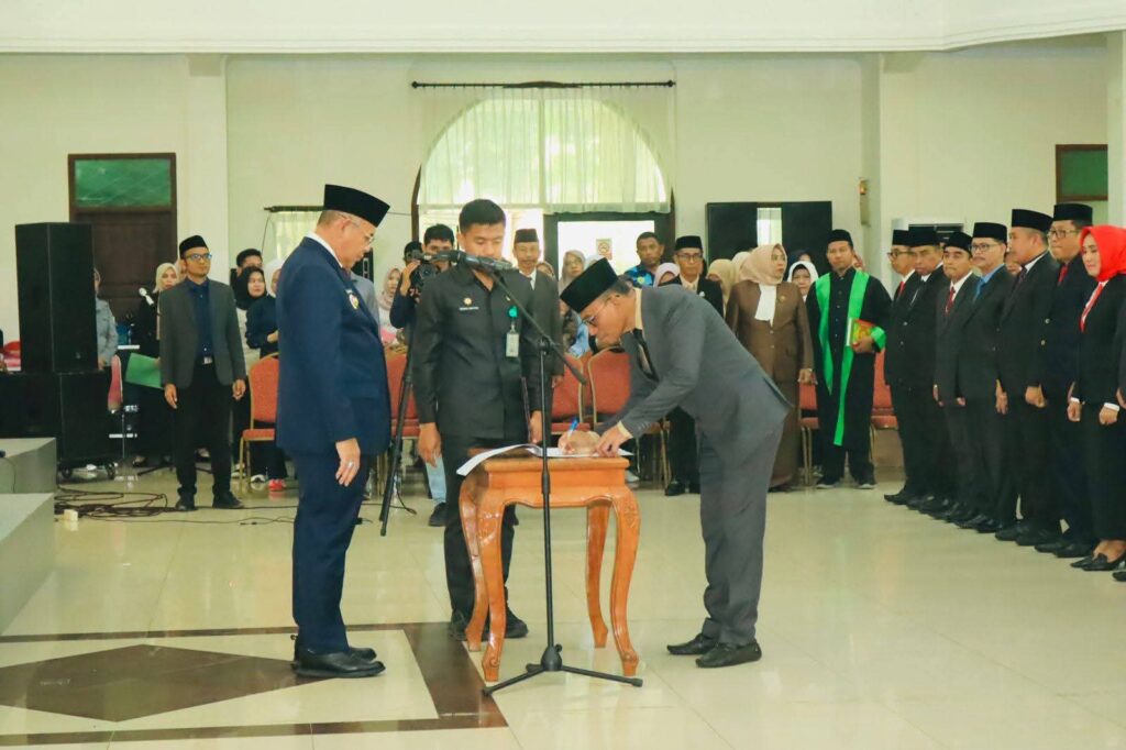 Yusran Fahim Lantik dan Rotasi Pejabat Pemkot Baubau