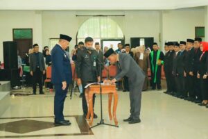 Yusran Fahim Lantik dan Rotasi Pejabat Pemkot Baubau