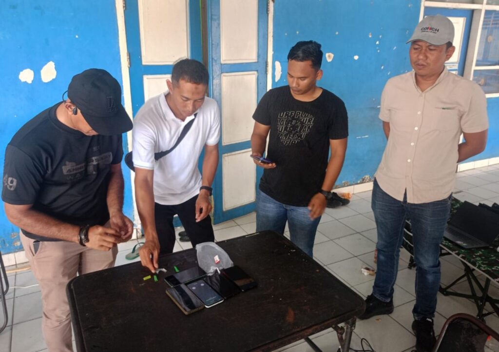 Diduga Ambil Sabu, Empat Warga Baubau Diamankan Yonif Raja Wakaka