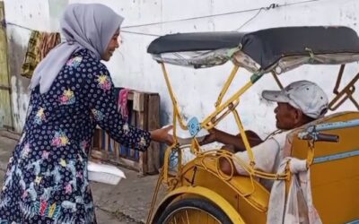 Jum’at Berkah, Yayasan Rizky Langit Butuni dan Rompu Cahaya Butuni Bagi-Bagi 800 Paket Makanan Gratis