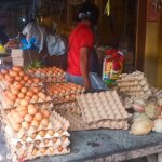 Harga Telur “Meledak” di Pasar Wameo, Distribusi Diduga Jadi Pemicu, Pengawasan Pemerintah?