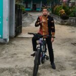 Peringati Hardiknas 2026, Kepala SMAN 1 Kontunaga Kayuh Sepeda ke Upacara