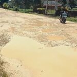 36 Tahun Tak Diaspal, Warga Pongkowulu Keluhkan Jalan Berlumpur