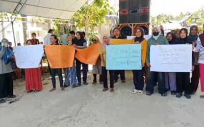 Ibu-Ibu Pongkowulu Tinggalkan Dapur, Blokade Jalan Provinsi yang Terabaikan 36 Tahun