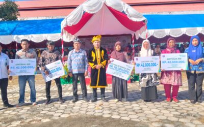 Bupati Afirudin Serahkan Santunan BPJS Ketenagakerjaan pada HUT ke-19 Buton Utara