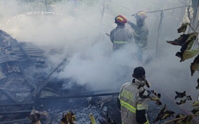 Rumah Panggung di Gonda Ludes Terbakar, Diduga Akibat Korsleting Listrik