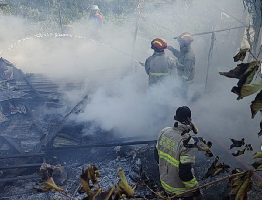 Rumah Panggung di Gonda Ludes Terbakar, Diduga Akibat Korsleting Listrik