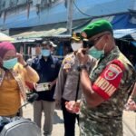 PWI Baubau Gandeng TNI-Polri dan Organisasi Kemanusiaan, Bagikan 2.000 Masker untuk Warga